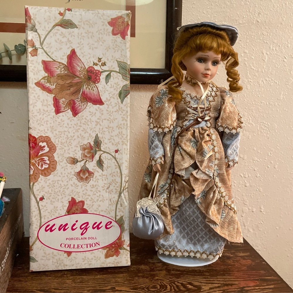 UNIQUE PORCELAIN DOLL COLLECTION INGRID Blue Beige Dress 1/5000 Box 15”